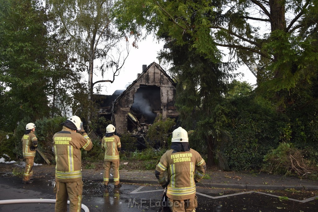 Grossfeuer Einfamilienhaus Siegburg Muehlengrabenstr P0862.JPG - Miklos Laubert